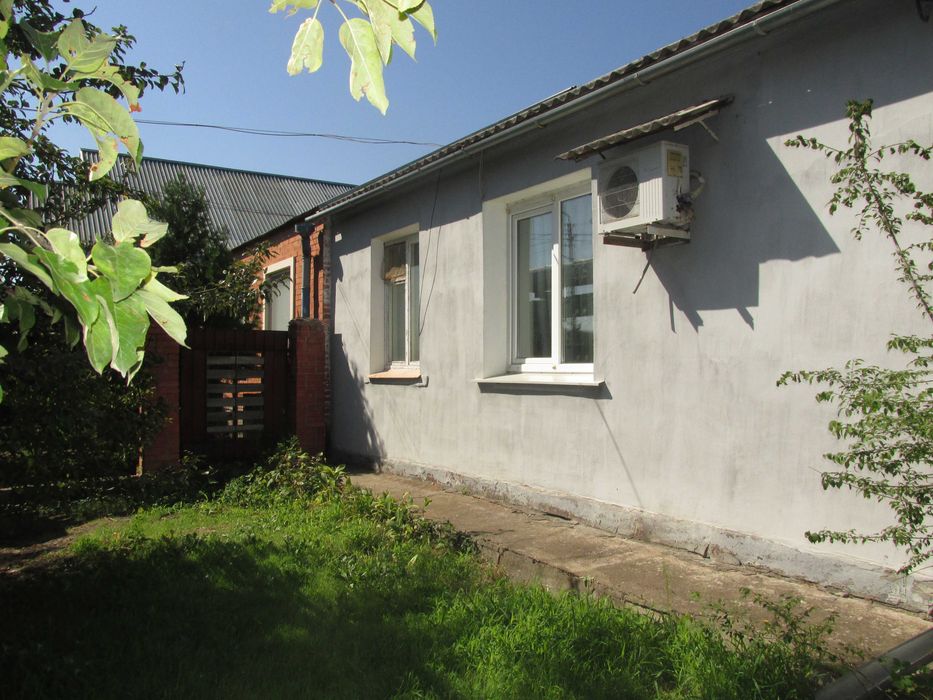 Продам частину будинку по вул. Тітова ( район Дитячої лікарні)