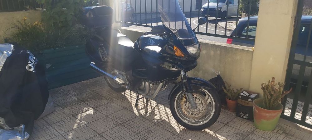 Moto Honda Deauville ano 1998 bom estado com prendas, não aceito trocas