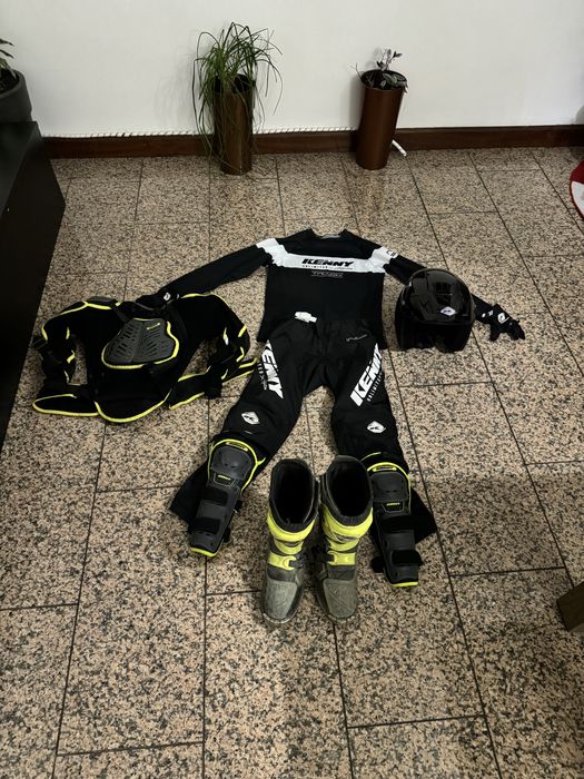 Vendo equipamento de trial ou enduro de criança