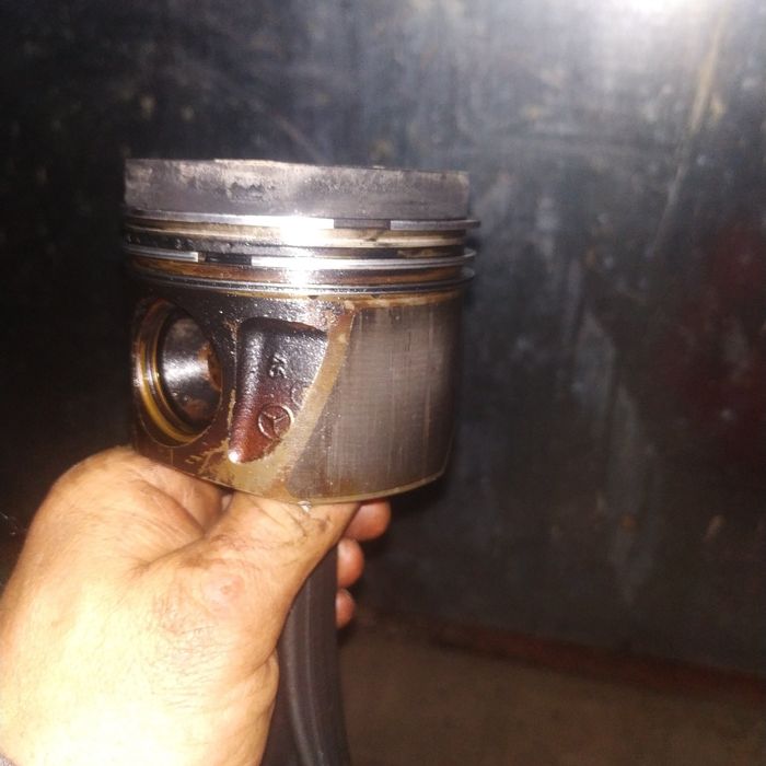 Поршень с шатуном на двигатель OM642