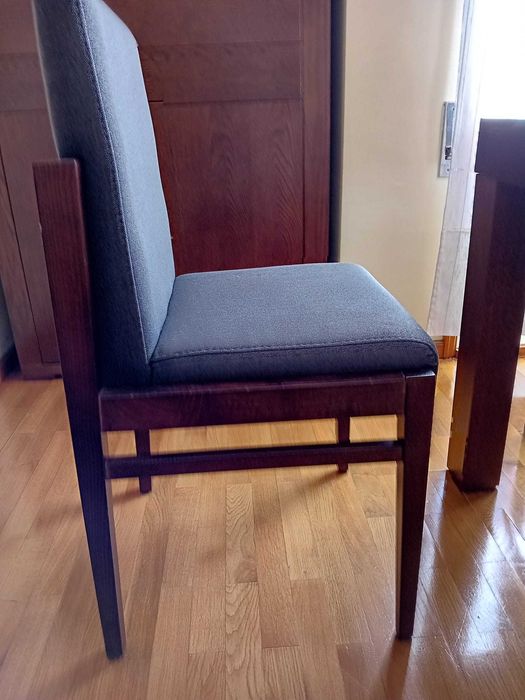 Mesa de Sala e Seis Cadeiras