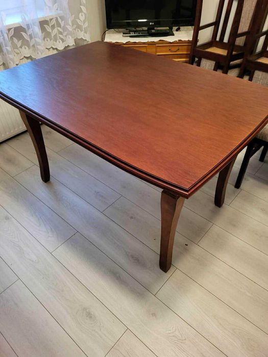 Stół do salonu lub jadalni