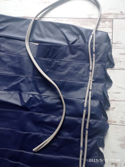 Materac przeciwodleżynowy z pompą