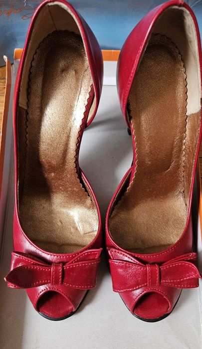 Buty skórzane, czerwone szpilki, czółenka,stan idealny, r.35
