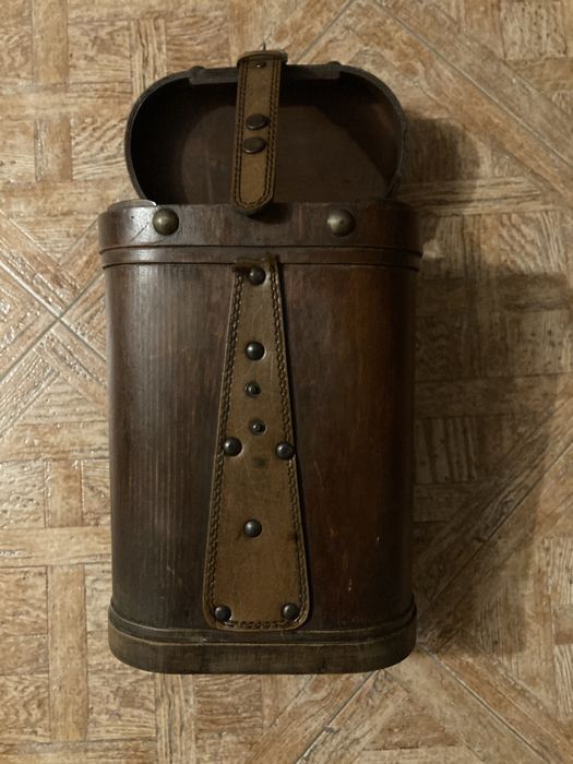 Caixa antiga de pele64584348560770121