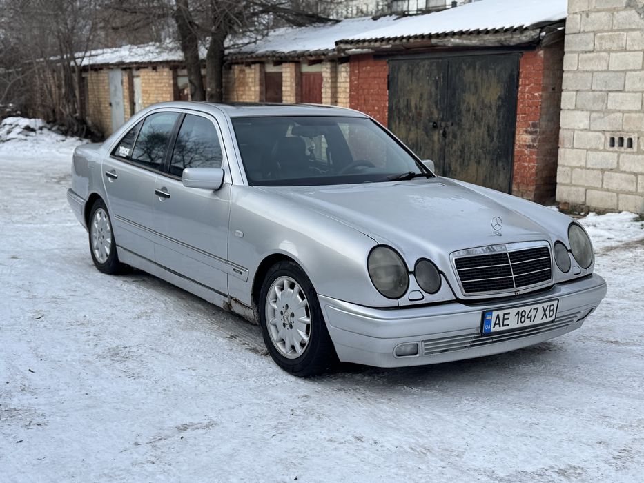 Mercedes-Benz E 320