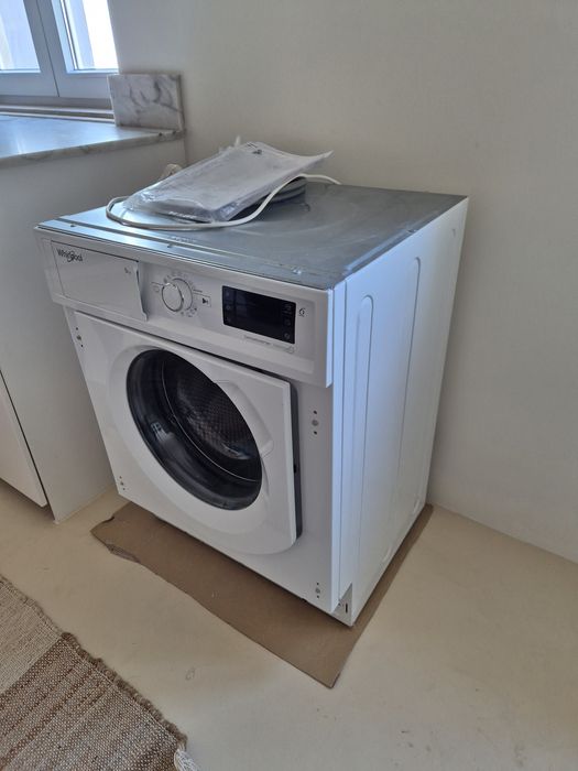 Maquina de lavar roupa encastravel Whirlpool NOVA!