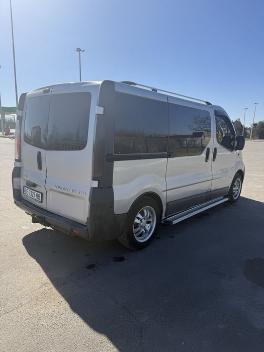 Опель Віваро 2002 рік