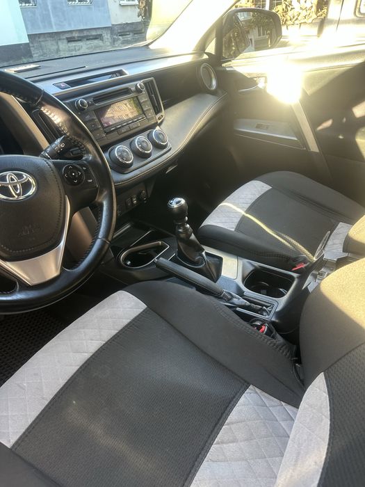 Тойота RAV4 2018