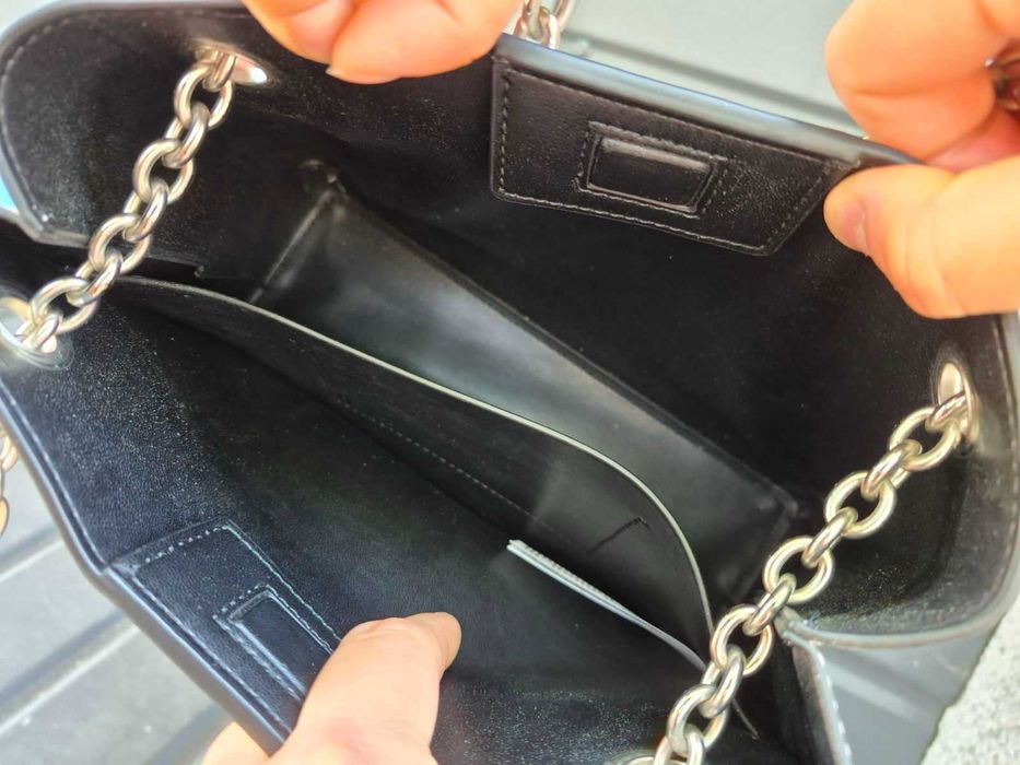 Продам стильну оригінальну сумочку Calvin Klein Jeans срібну