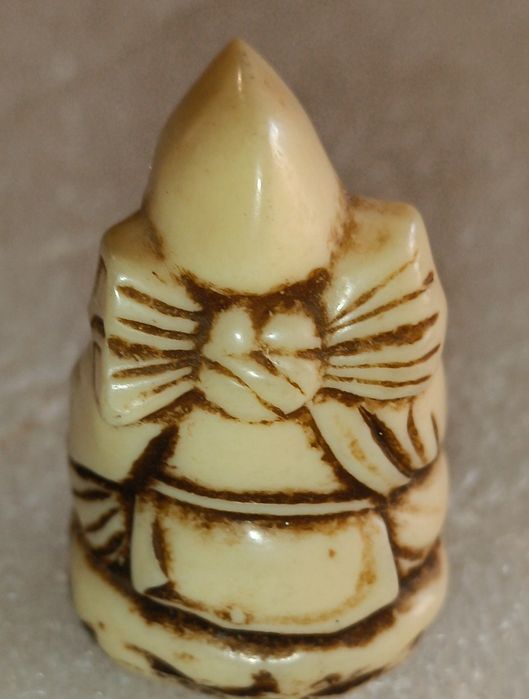 Antigo netsuke homem velho com peixe