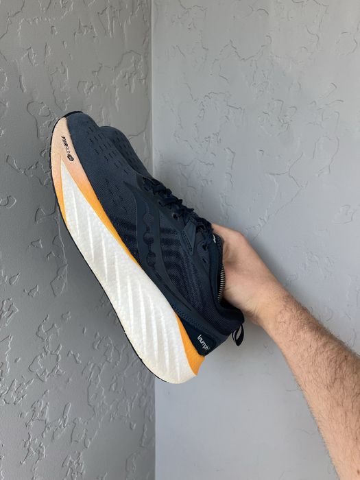 Saucony triumph 22 кросівки чоловічі бігові