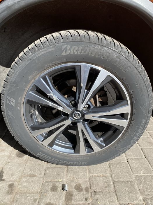 Bridgestone blizzak Lm005