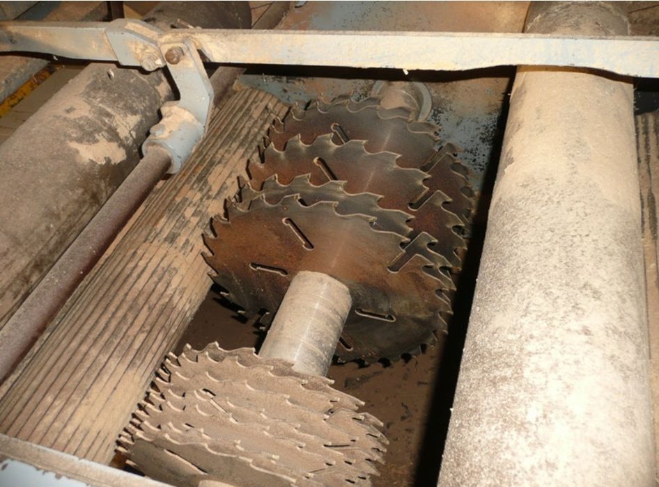 Верстати деревообробні розпилові для виготовлення обрізаної дошки