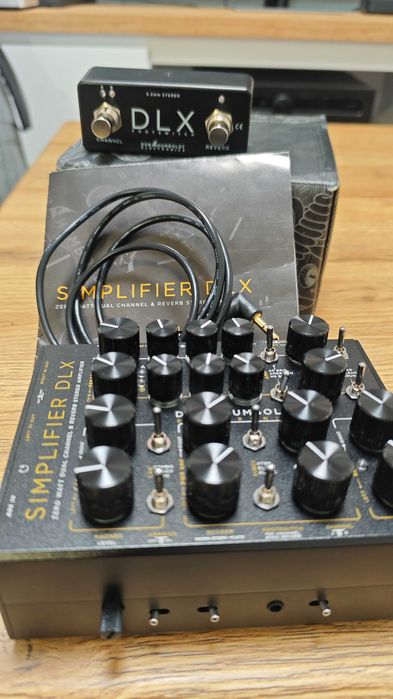 DSM & Humboldt Simplifier DLX + switch. Preamp + Di Box (Ampless)