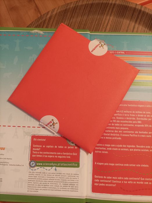 Livro "O meu primeiro Atlas Científico"