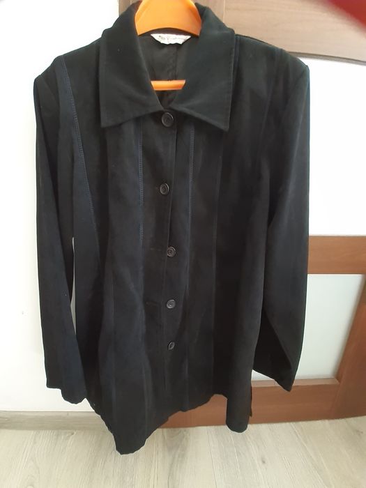 Długa czarna wiosenno-jesienna kurtka damska