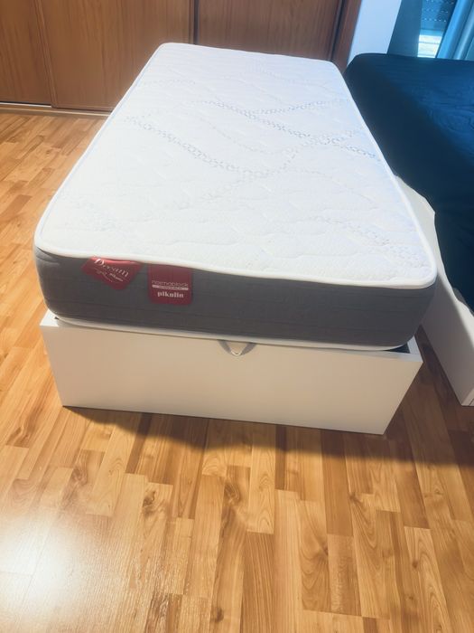 Cama summier solteiro excelente estado sem colchao