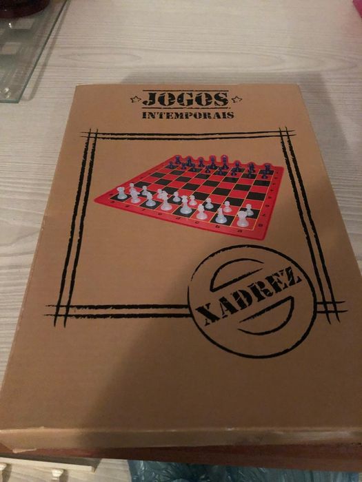 Jogo xadrez com caixa
