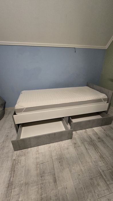 Ліжко односпальне з матрацом