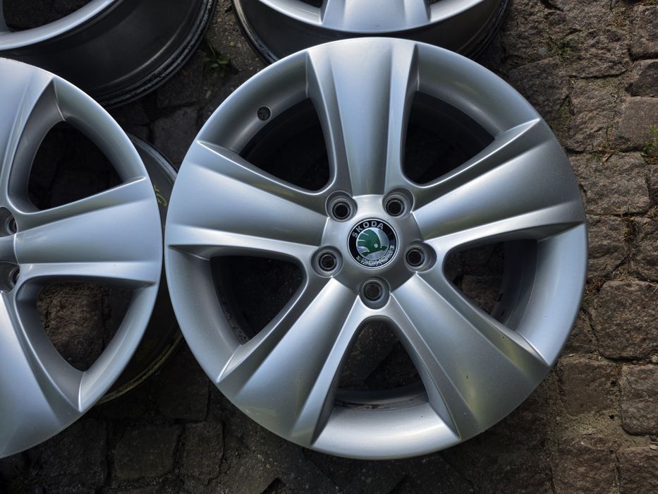Oryginalne felgi aluminiowe SKODA YETI 17" 5x112 ET 45 Octavia Scout
