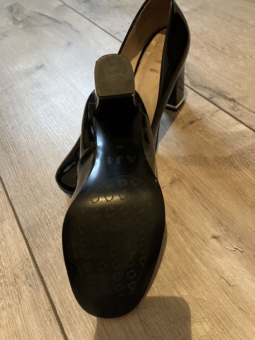 Buty czółenka na słupku lakierki 36