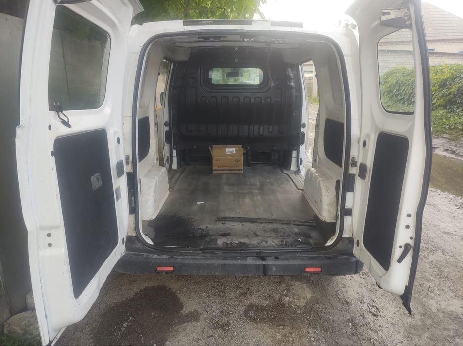 Nissan NV200 2015 • 1.5 Diesel • Без вложений