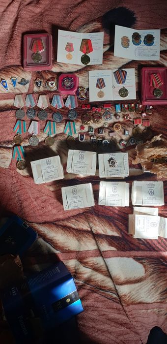 Продам різні значки