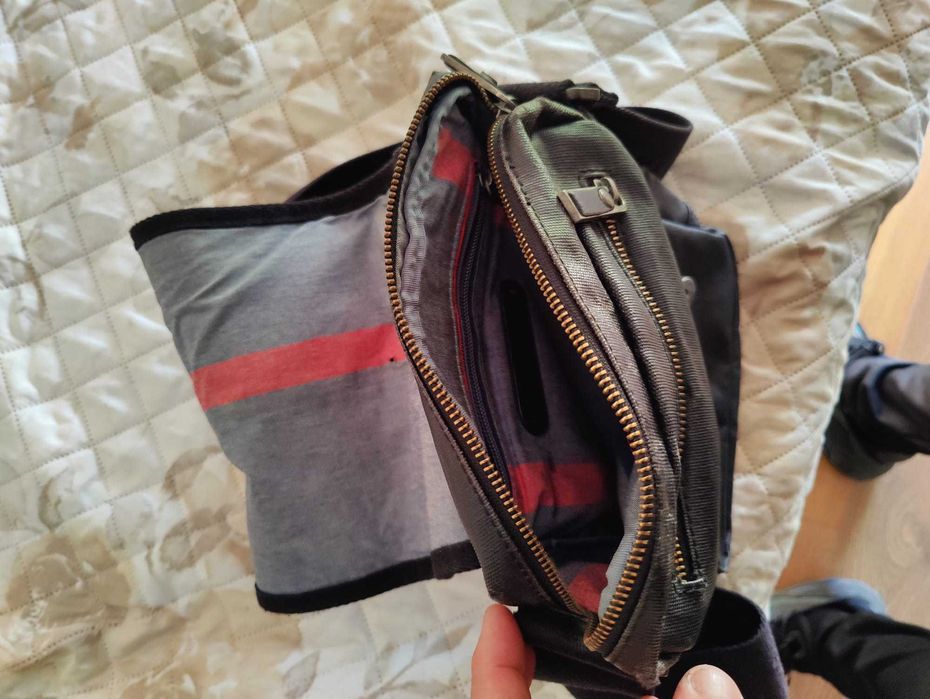 Mala tiracolo Tommy Hilfiger em bom estado 23x29 cm