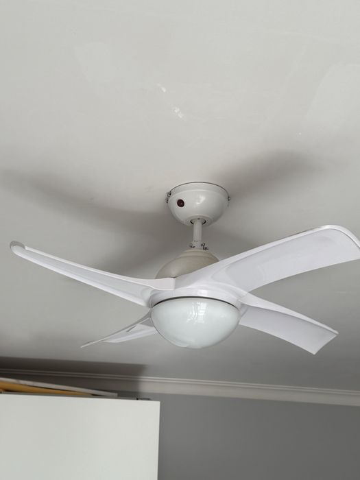 2 ventiladores com luz