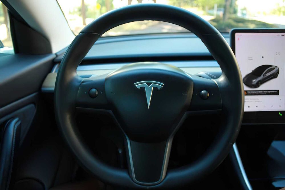 Tesla Model 3 Long Range      2019