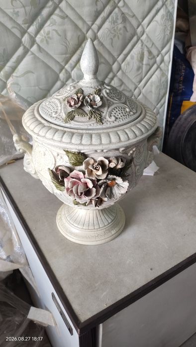 Terrina / Floreira Decorativa em Cerâmica com Flores em Relevo (Made in Portugal)