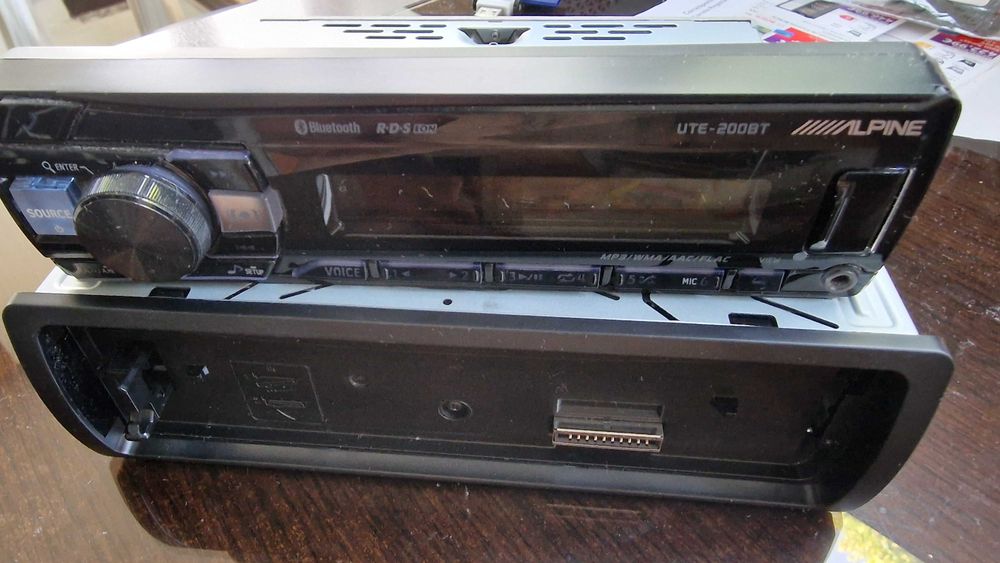 Alpine UTE-200BT c/ novo ligação Bluetooth e USB
