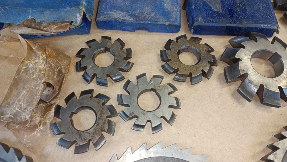 Zestaw frezów do metalu HSS nówki sztuki PRL