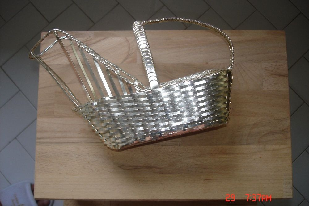 Cesto entrançado fino para garrafa