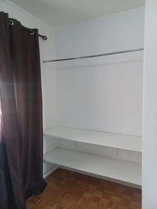 Alugo quarto  individual