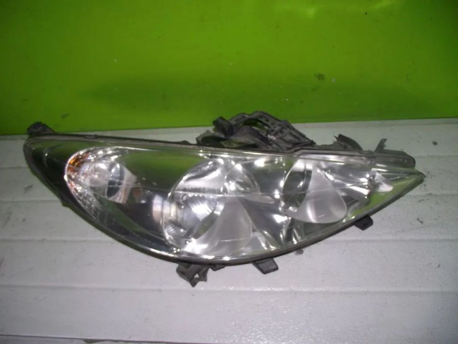 Farol Direito Peugeot 307 - 2005 / 2010 - F962