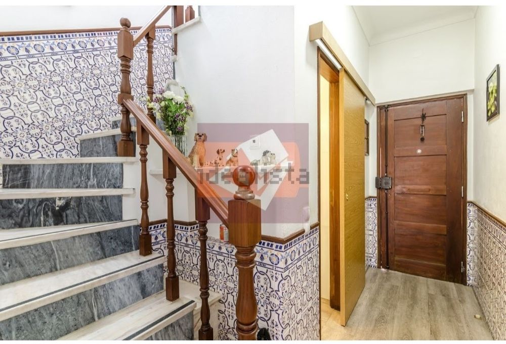 2 Quartos em Moradia Duplex com Logradouro junto ao Metro de Odivelas
