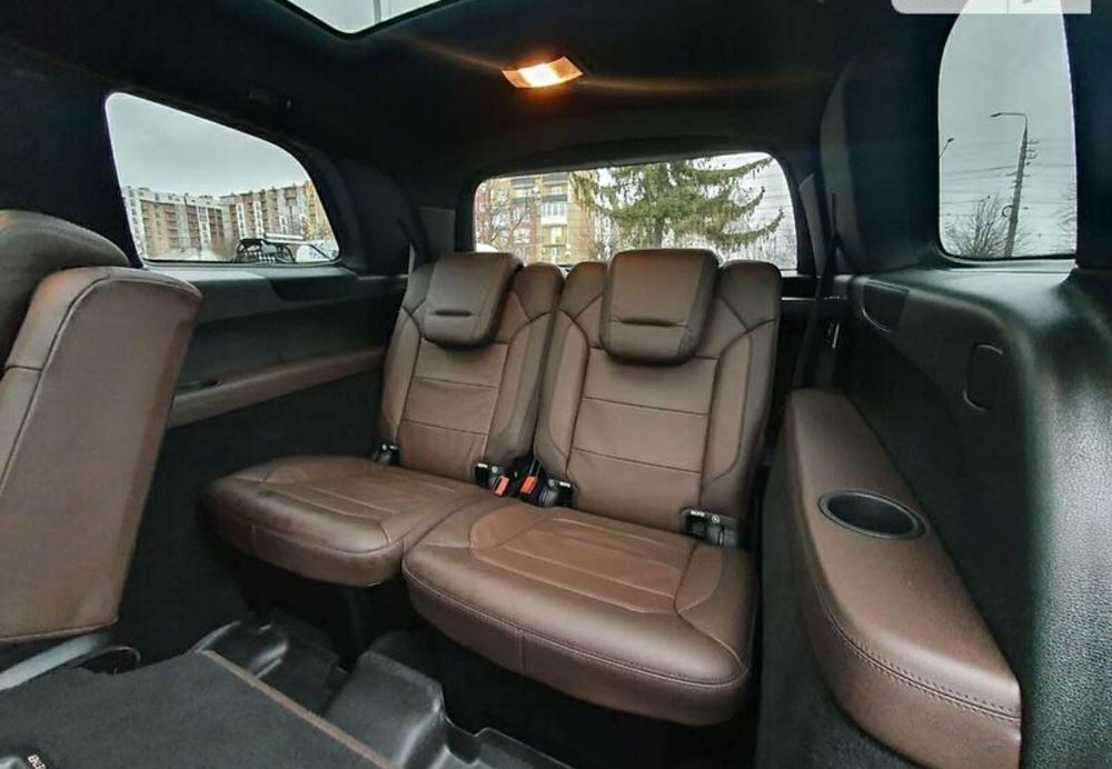 Водитель на личном автомобиле. Аренда Мерседес GL.