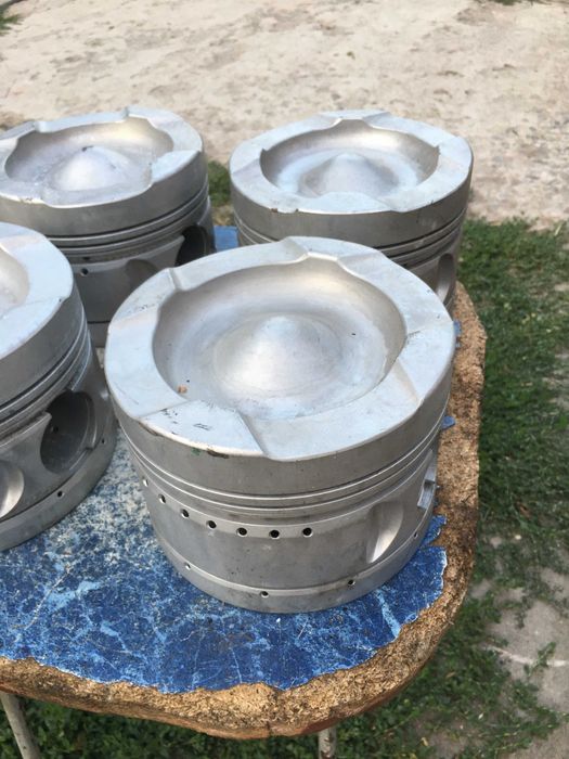 Поршня поршень двигателя 1д6 1д12 д6 д12 утд поезда танковые  судна