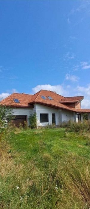 Продається добротній будинок в селі Угринів район Пасічної