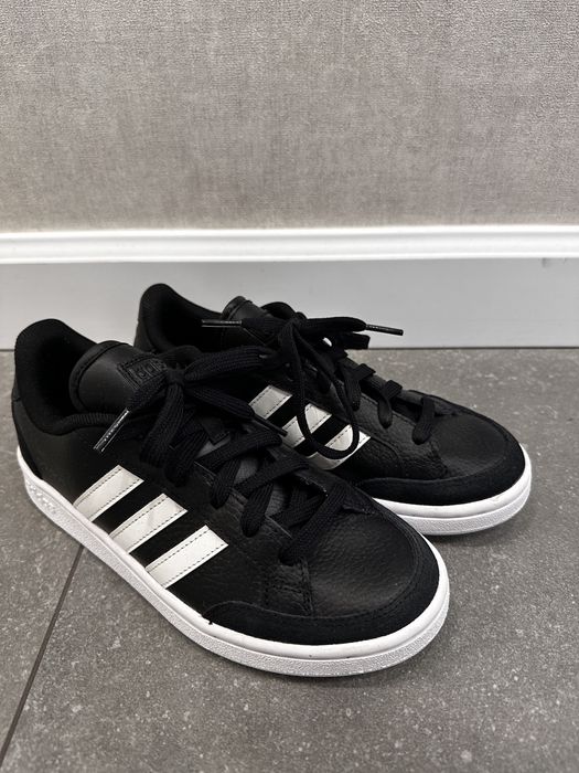 кросівки Adidas 38 розмір шкільні/повсякденні