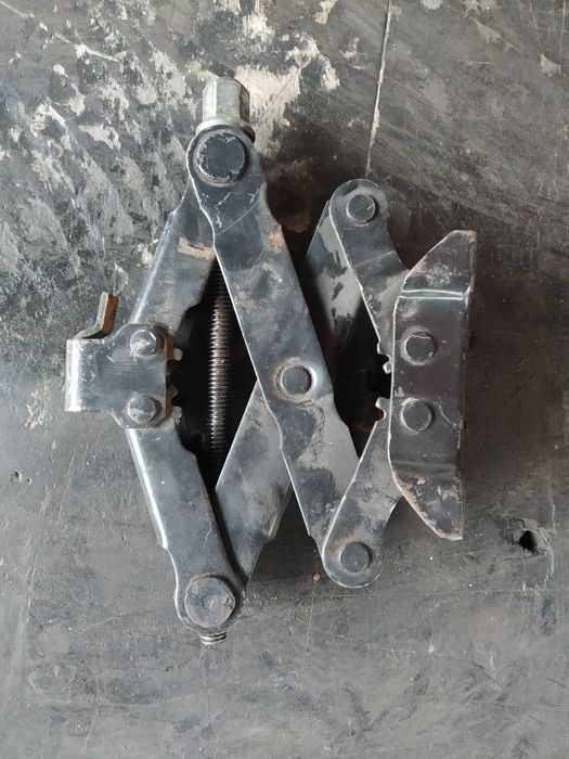 Домкраты автомобильные оригинальные