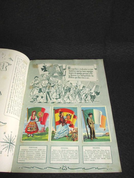 Caderneta ​Completa de Cromos Bandeiras do Universo​ 1957