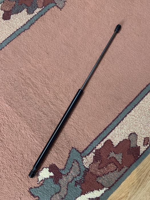 Упоры капота Lexus Lx570