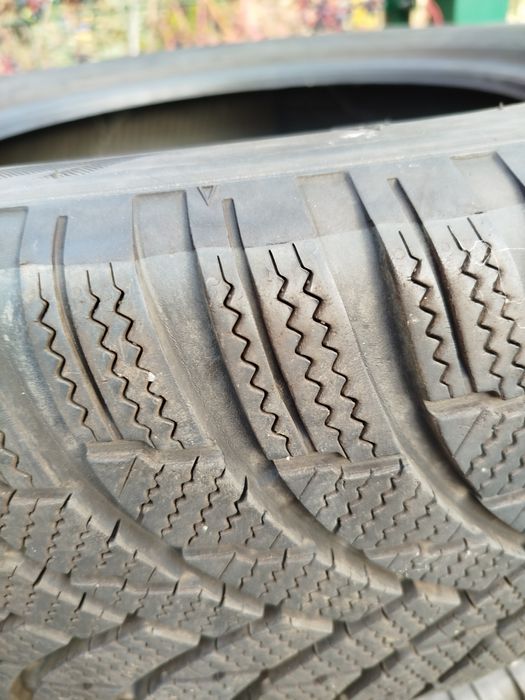 Opony  zimowe 225/60 R 18 rok 2020