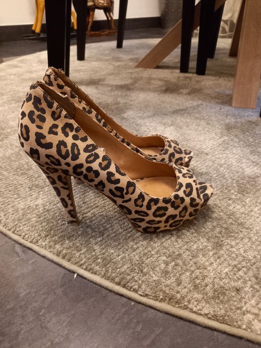 Sapato tigreza salto alto