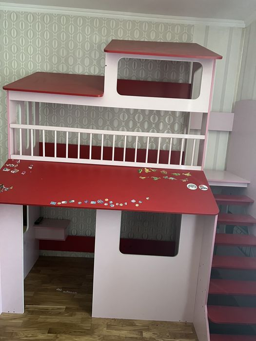 Продам детский домик со спальным местом / кровать