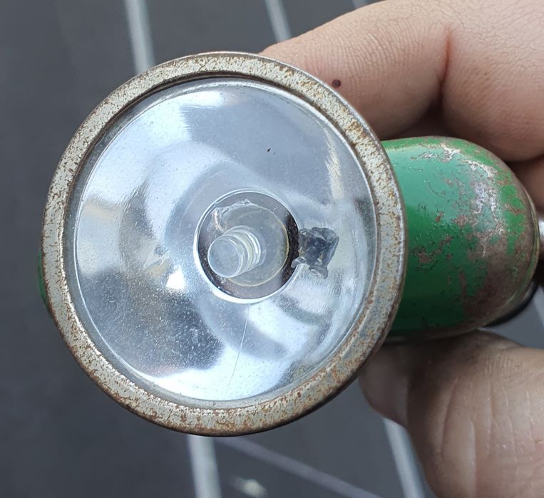 Stara latarka metalowa