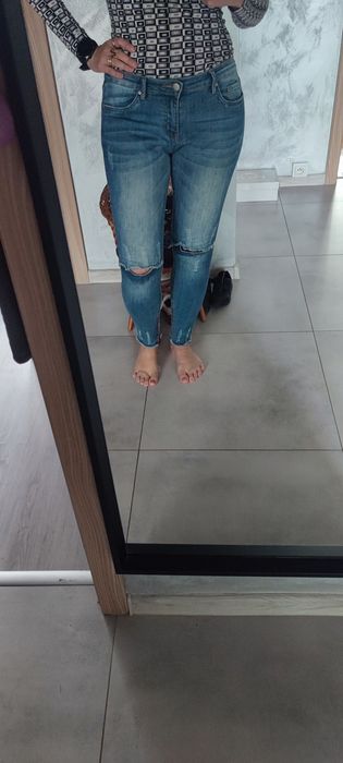 Jeansy z zameczkami i dziurami Denim